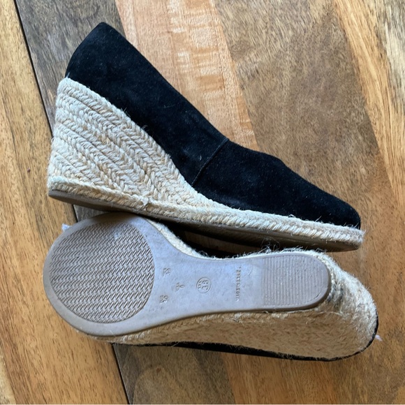Gently worn size 9 US black wedge shoes - Picture 1 of 3